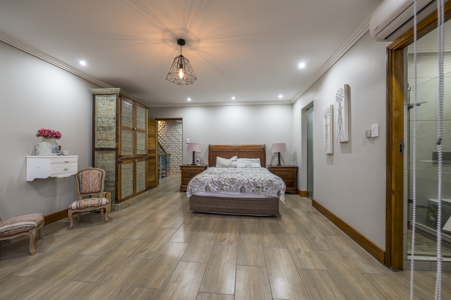 6 Bedroom Property for Sale in Mossel Bay Central Western Cape